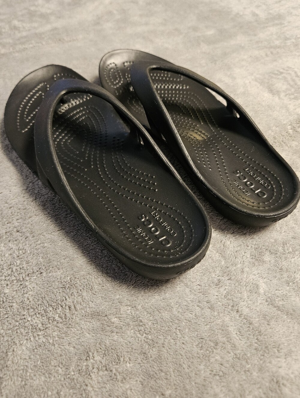 CROCS Women's Black Foam Flip Flop Sandals - Picture 3 of 6